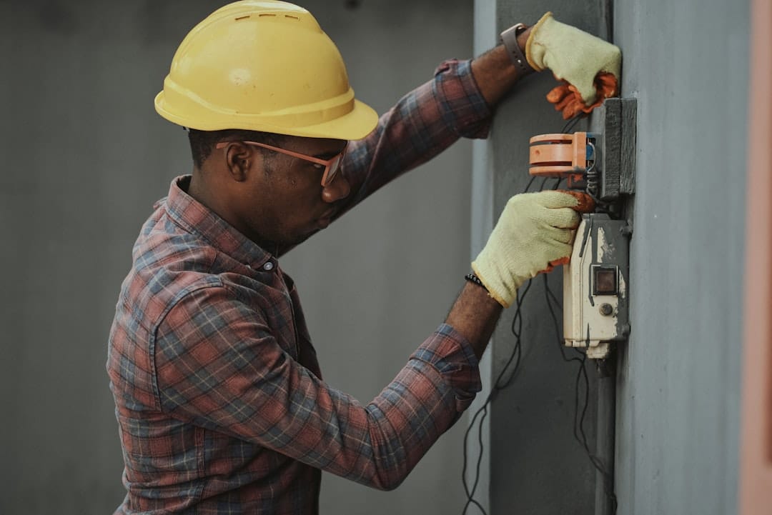 Photo Electrical Contractor Scheduling