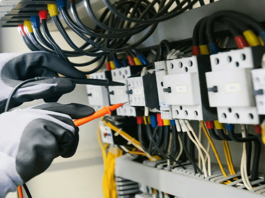 Photo Electrical contractors field service software features
