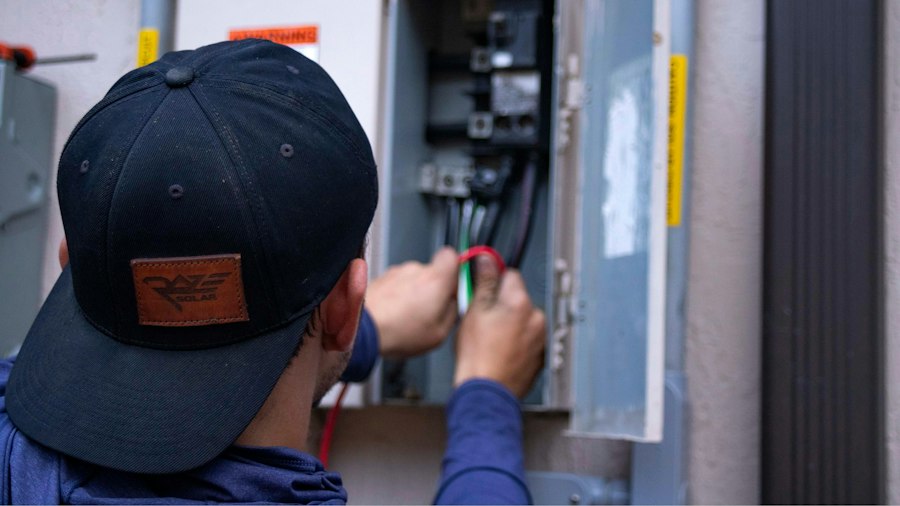 Photo HVAC technician job management tools